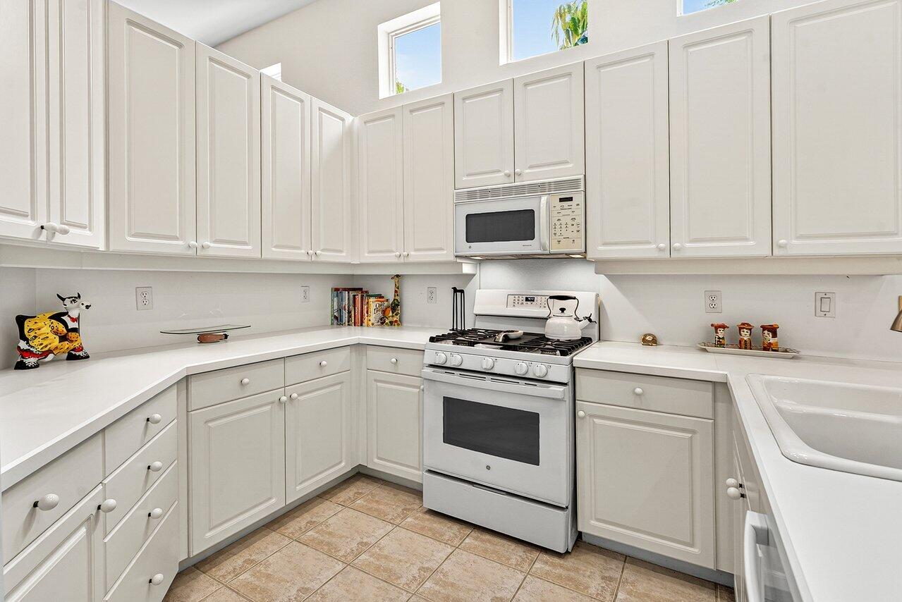 SUNSET BAY - Residential