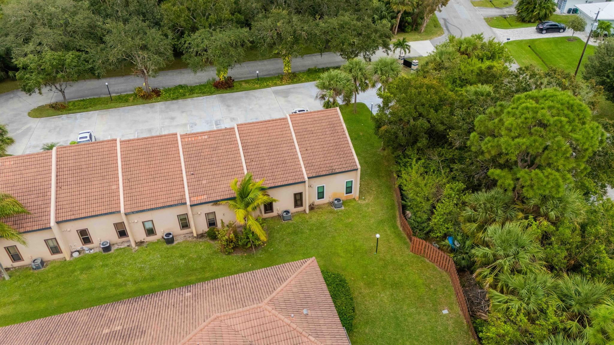 SEAGRASS CONDOMINIUM - Residential