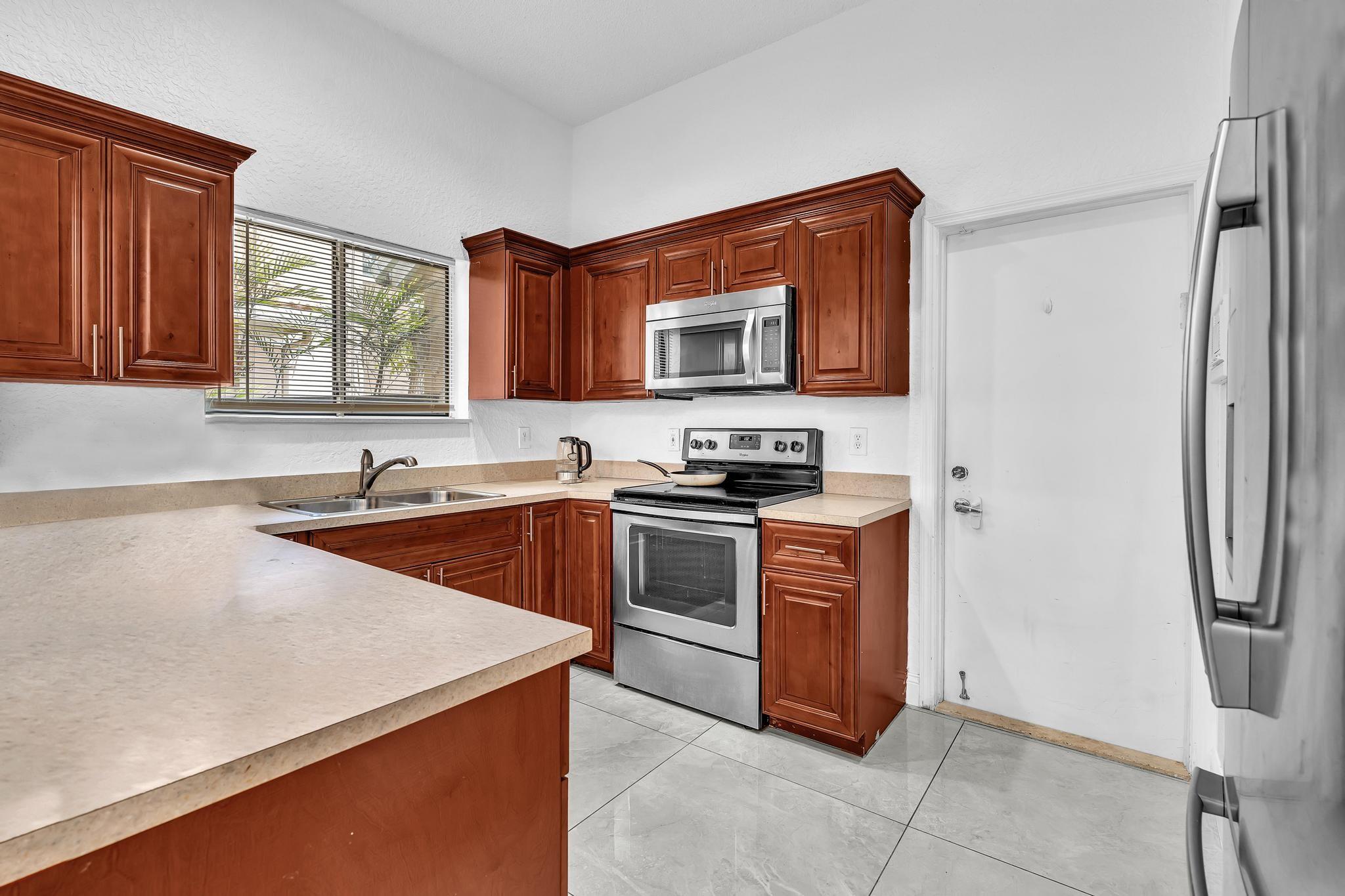 Central Park Lake 137-50 - Residential