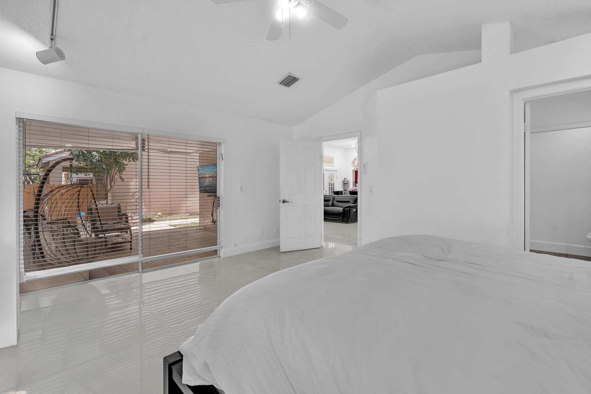 Central Park Lake 137-50 - Residential