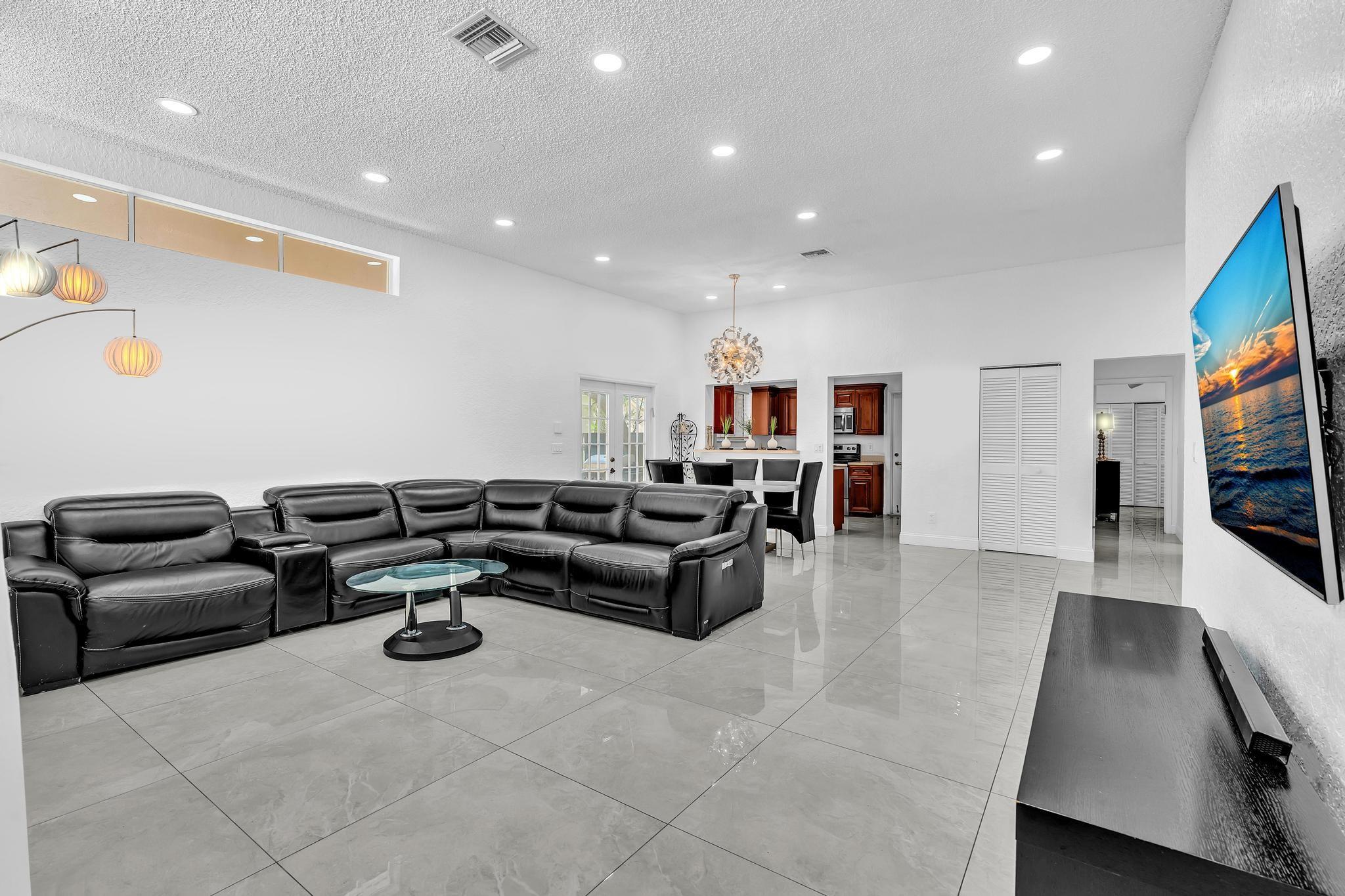 Central Park Lake 137-50 - Residential