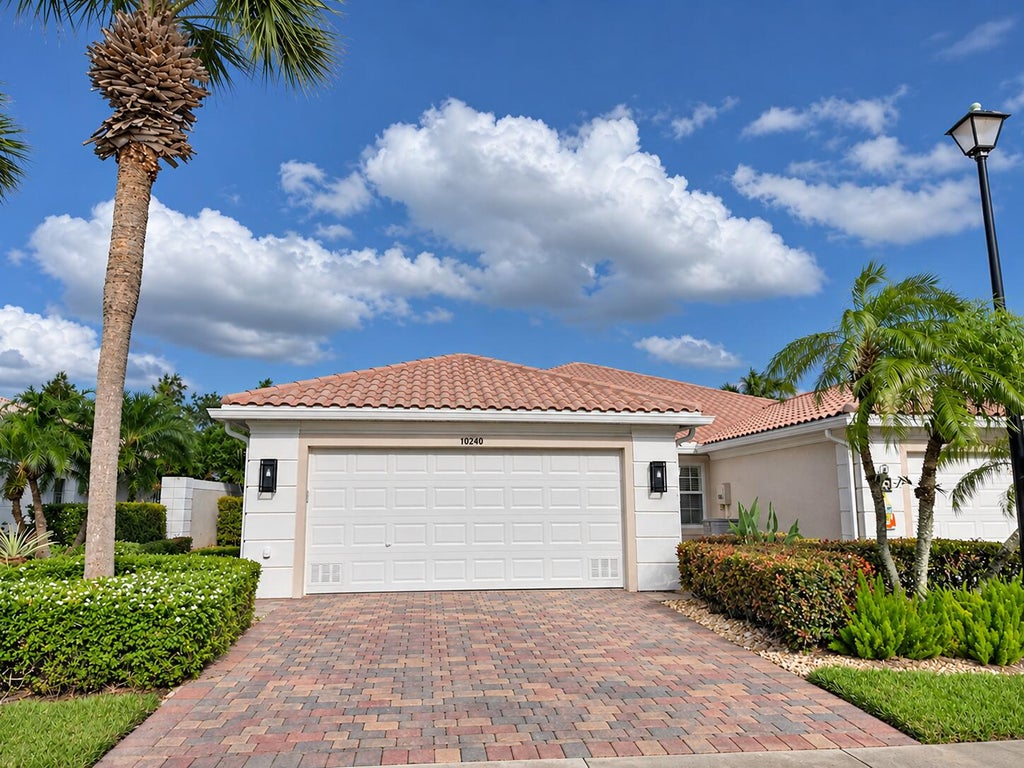 Photo of 11215 SW Pembroke Drive, Port Saint Lucie, FL 34987 (MLS # B26092122)