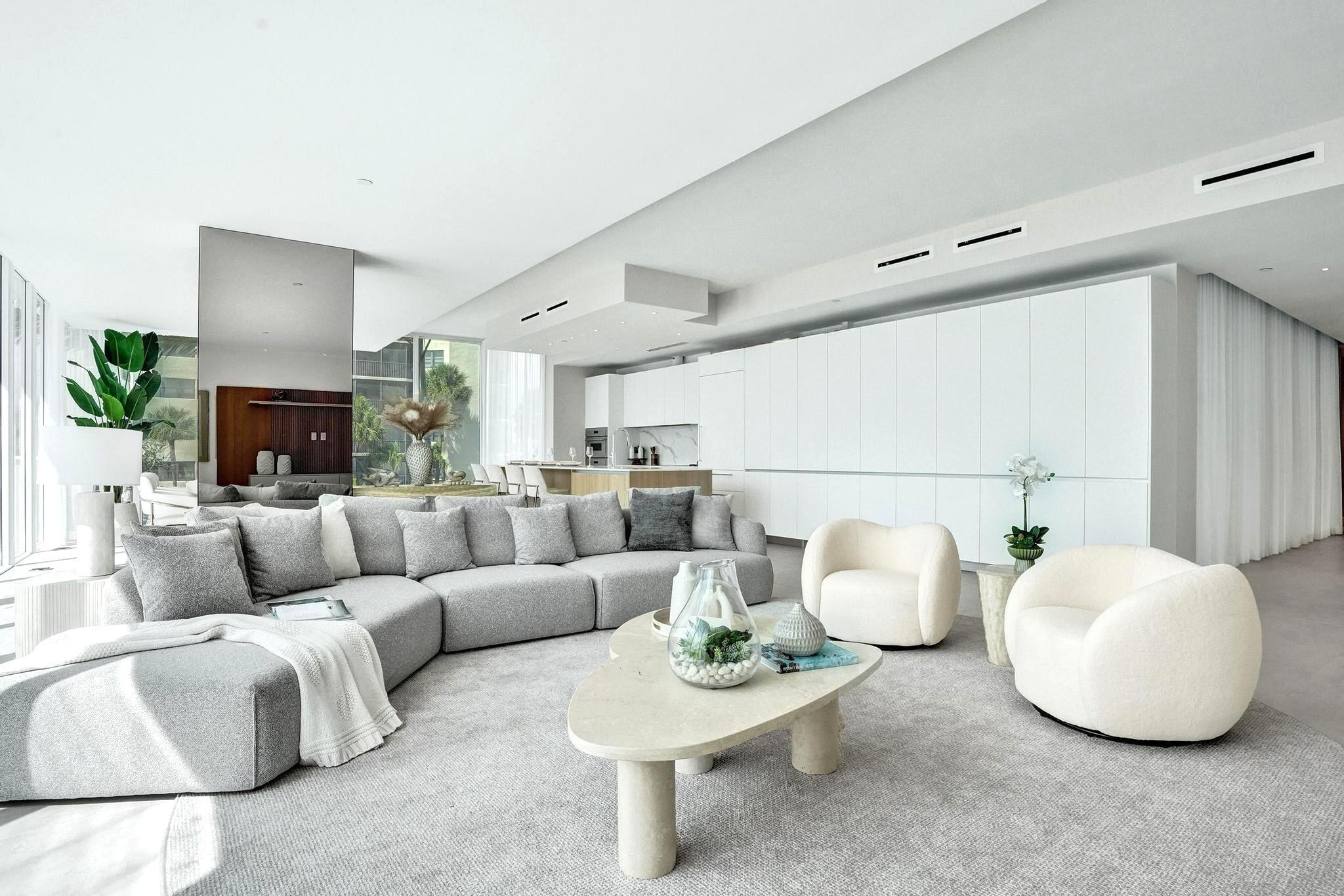 Entourage in the Sun - Residential