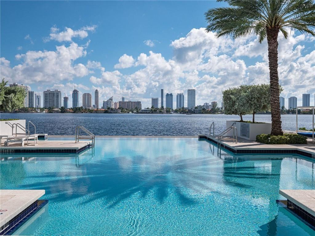 17111 Biscayne Boulevard 2105 + 1 BOAT SLIP 100 ft