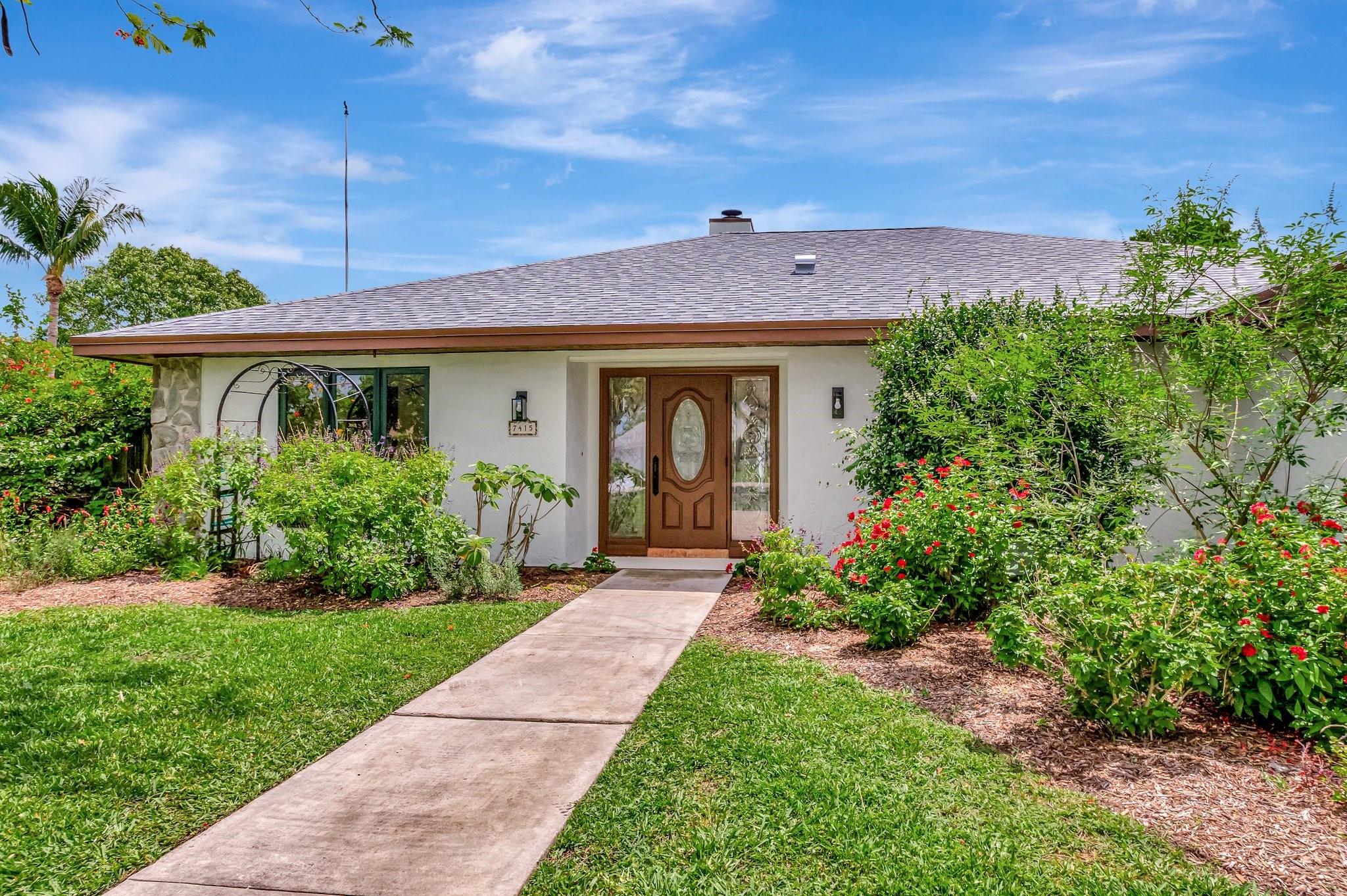 7415 Woodland Creek Ln