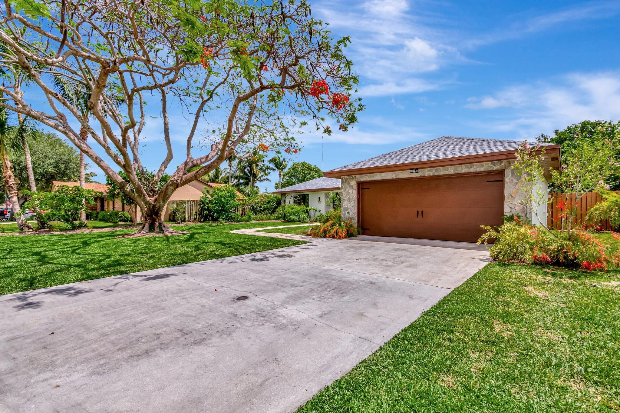 7415 Woodland Creek Ln