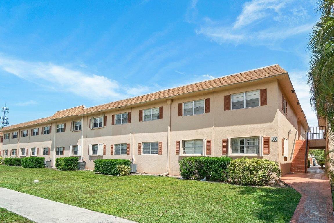 BOCA TOWNE CENTRE CONDO - Residential Lease