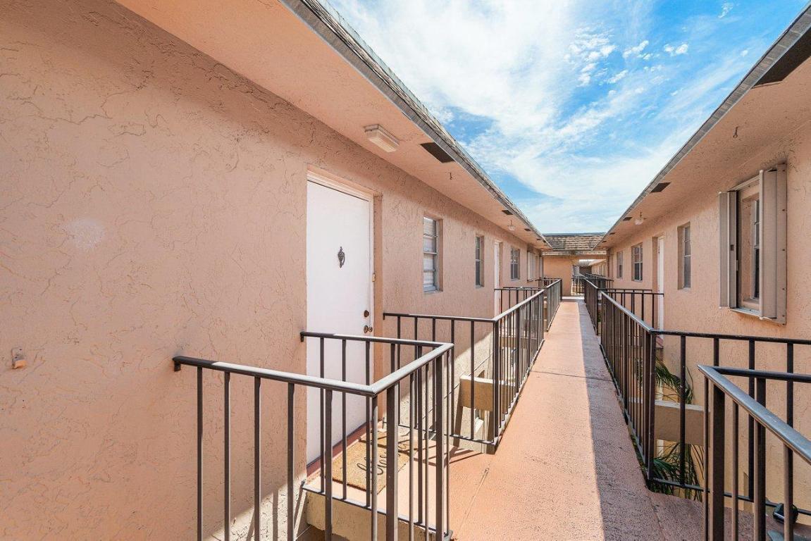 BOCA TOWNE CENTRE CONDO - Residential Lease