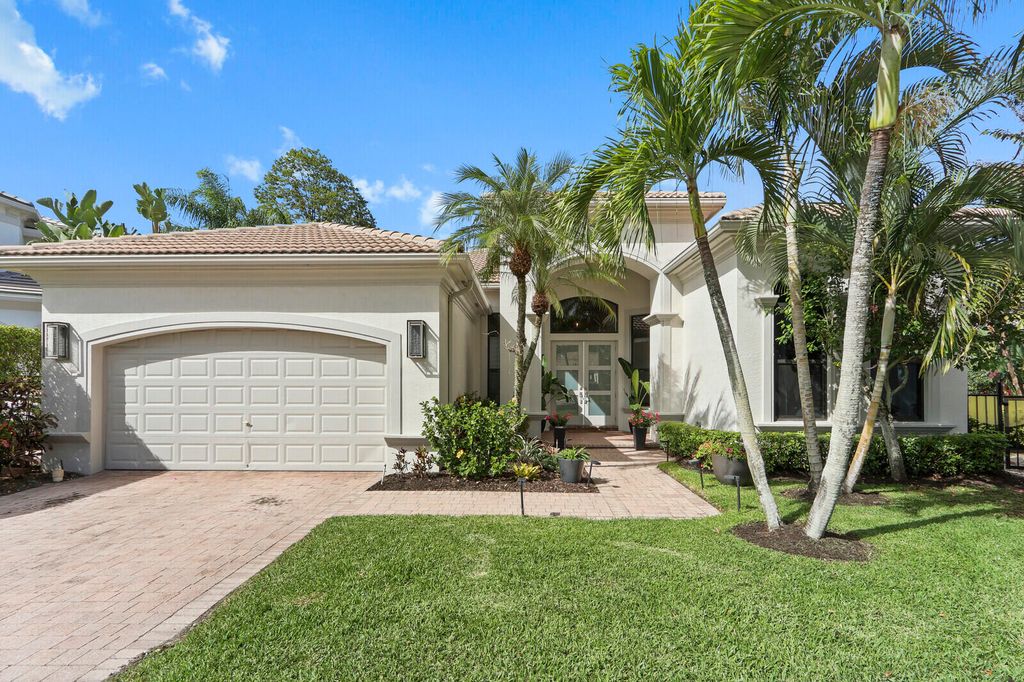 Photo of 408 VÃ­a Placita, Palm Beach Gardens, FL 33418 (MLS # B26049581)
