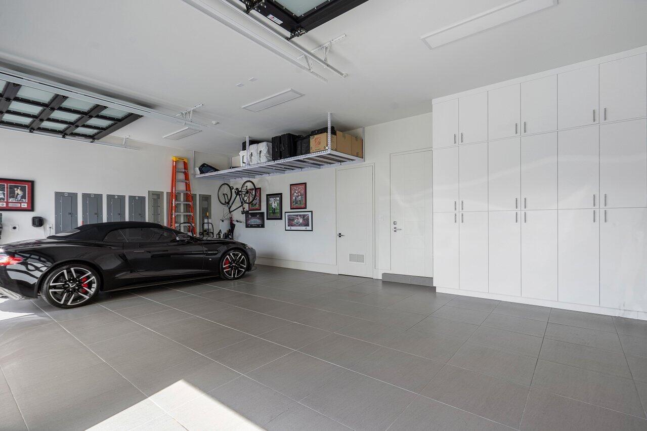 ROYAL PALM YACHT & COUNTR - Residential