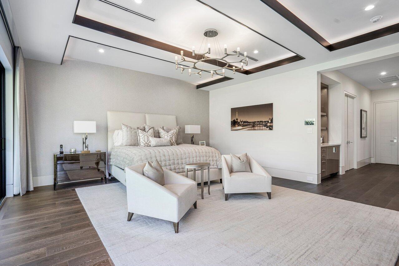 ROYAL PALM YACHT & COUNTRY CLUB - Residential