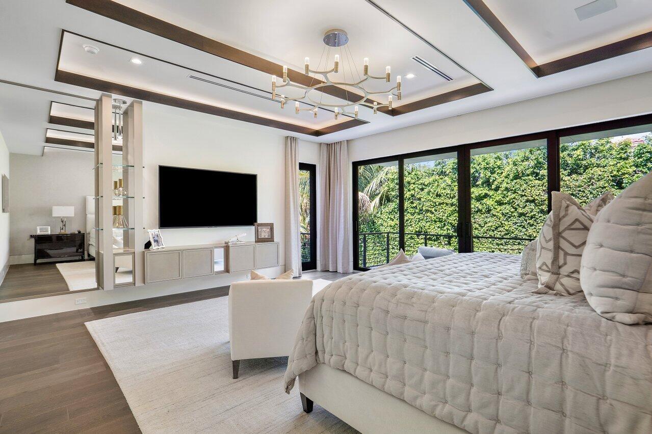 ROYAL PALM YACHT & COUNTRY CLUB - Residential