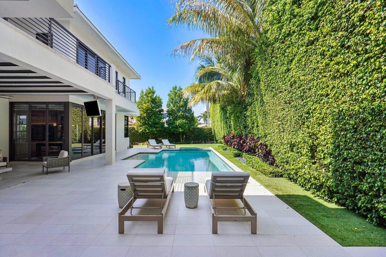 ROYAL PALM YACHT & COUNTRY CLUB - Residential