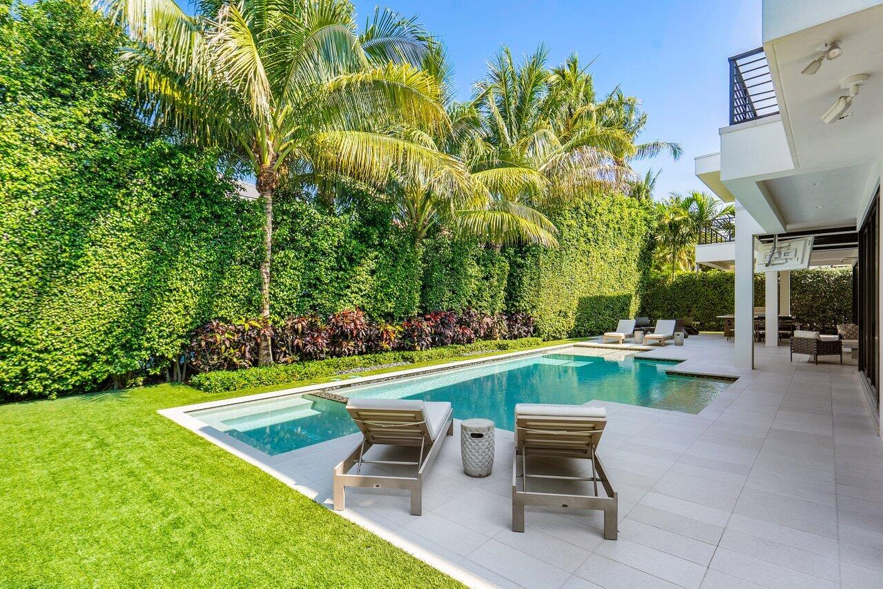 ROYAL PALM YACHT & COUNTRY CLUB - Residential