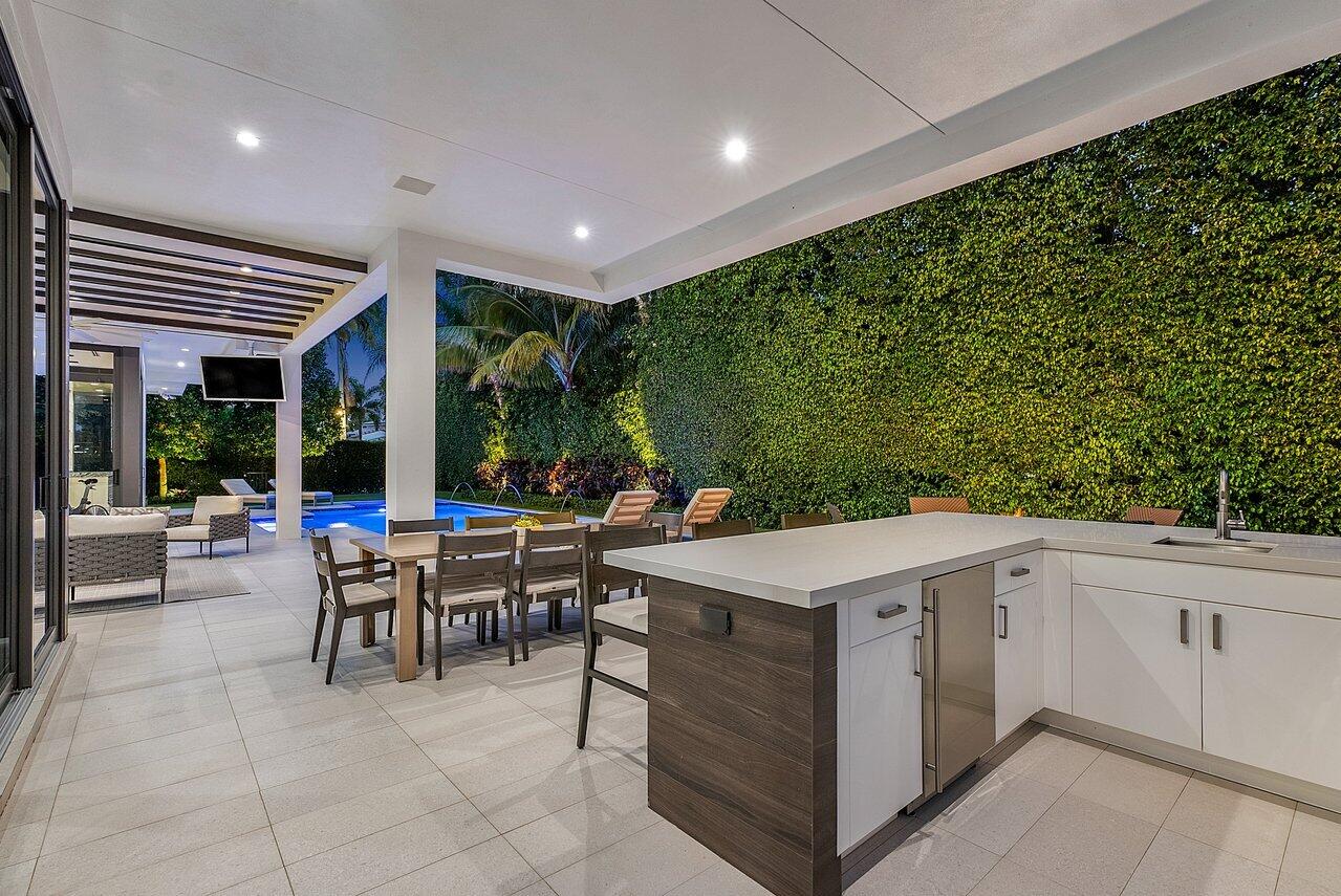 ROYAL PALM YACHT & COUNTRY CLUB - Residential