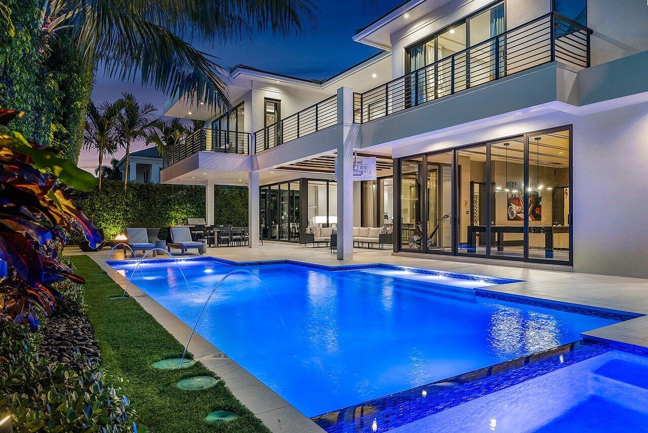 ROYAL PALM YACHT & COUNTRY CLUB - Residential