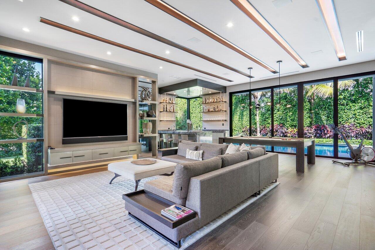 ROYAL PALM YACHT & COUNTRY CLUB - Residential