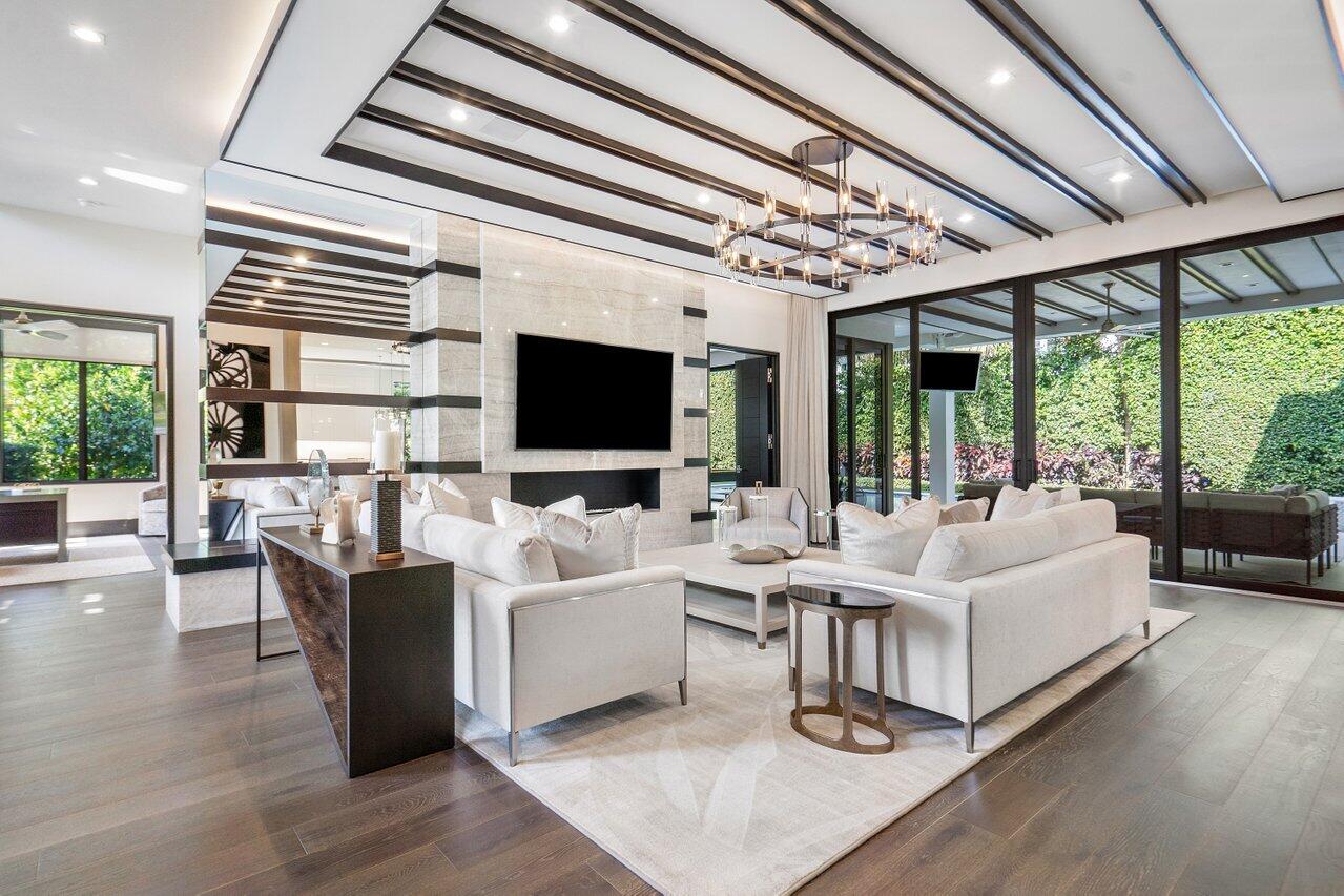 ROYAL PALM YACHT & COUNTRY CLUB - Residential