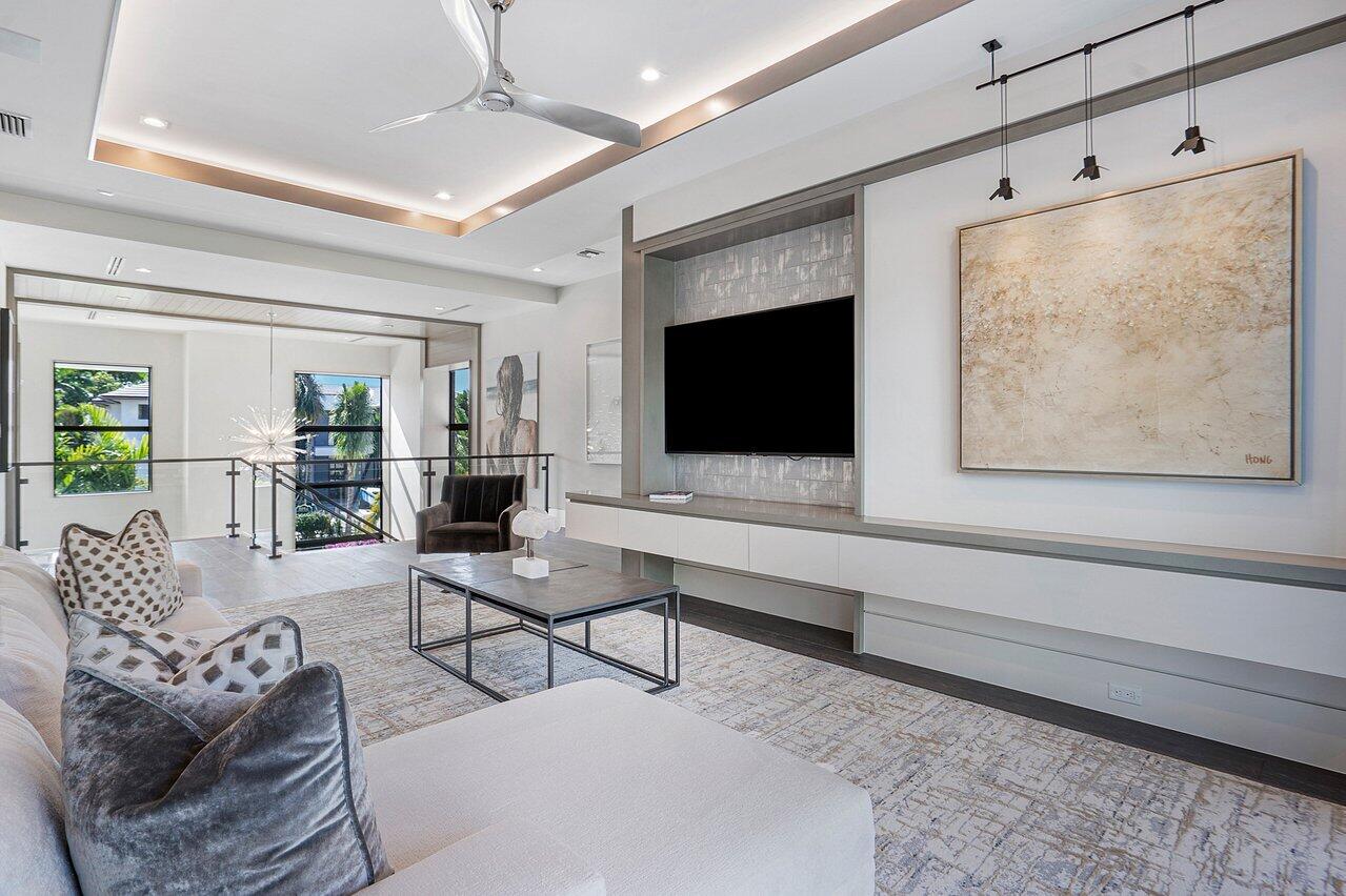 ROYAL PALM YACHT & COUNTRY CLUB - Residential