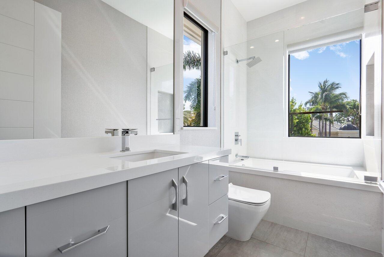 ROYAL PALM YACHT & COUNTRY CLUB - Residential