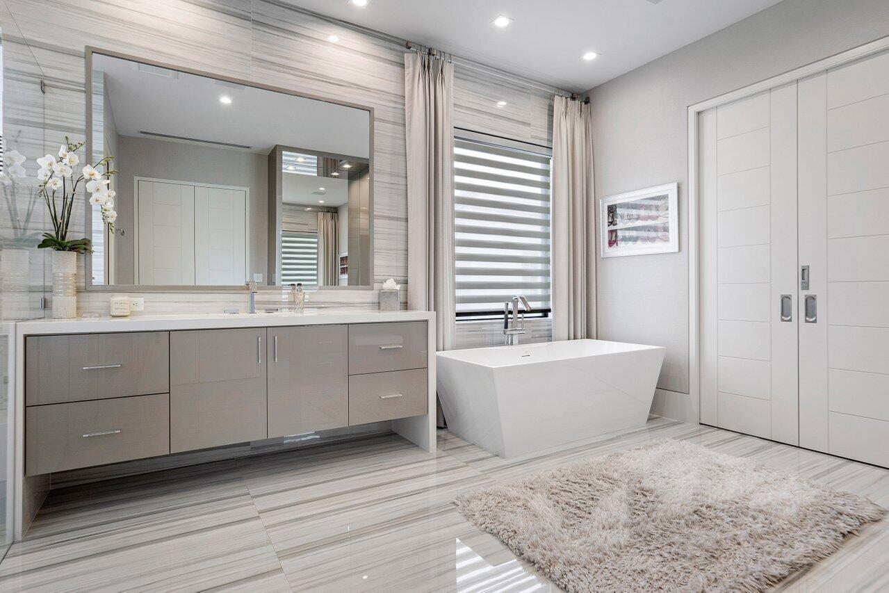 ROYAL PALM YACHT & COUNTRY CLUB - Residential