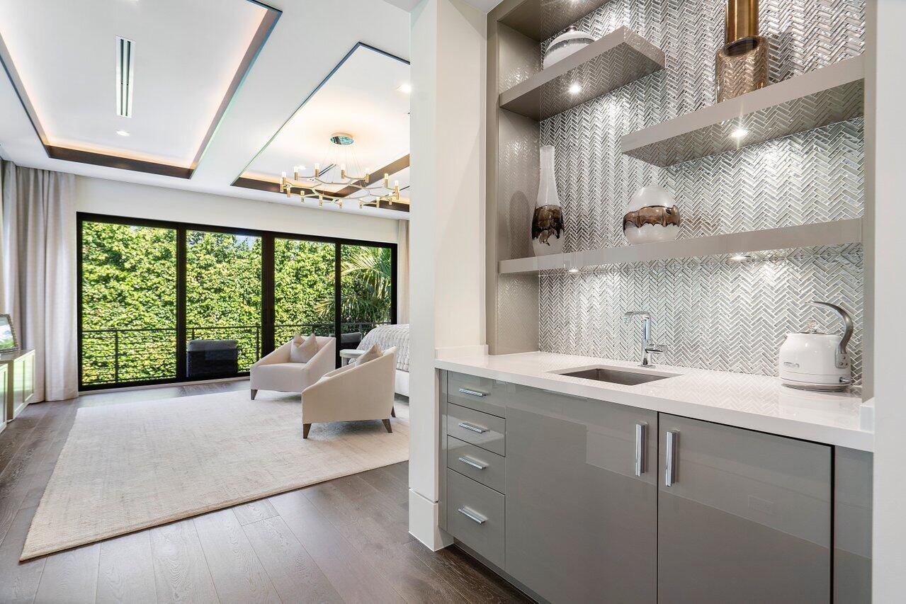 ROYAL PALM YACHT & COUNTRY CLUB - Residential