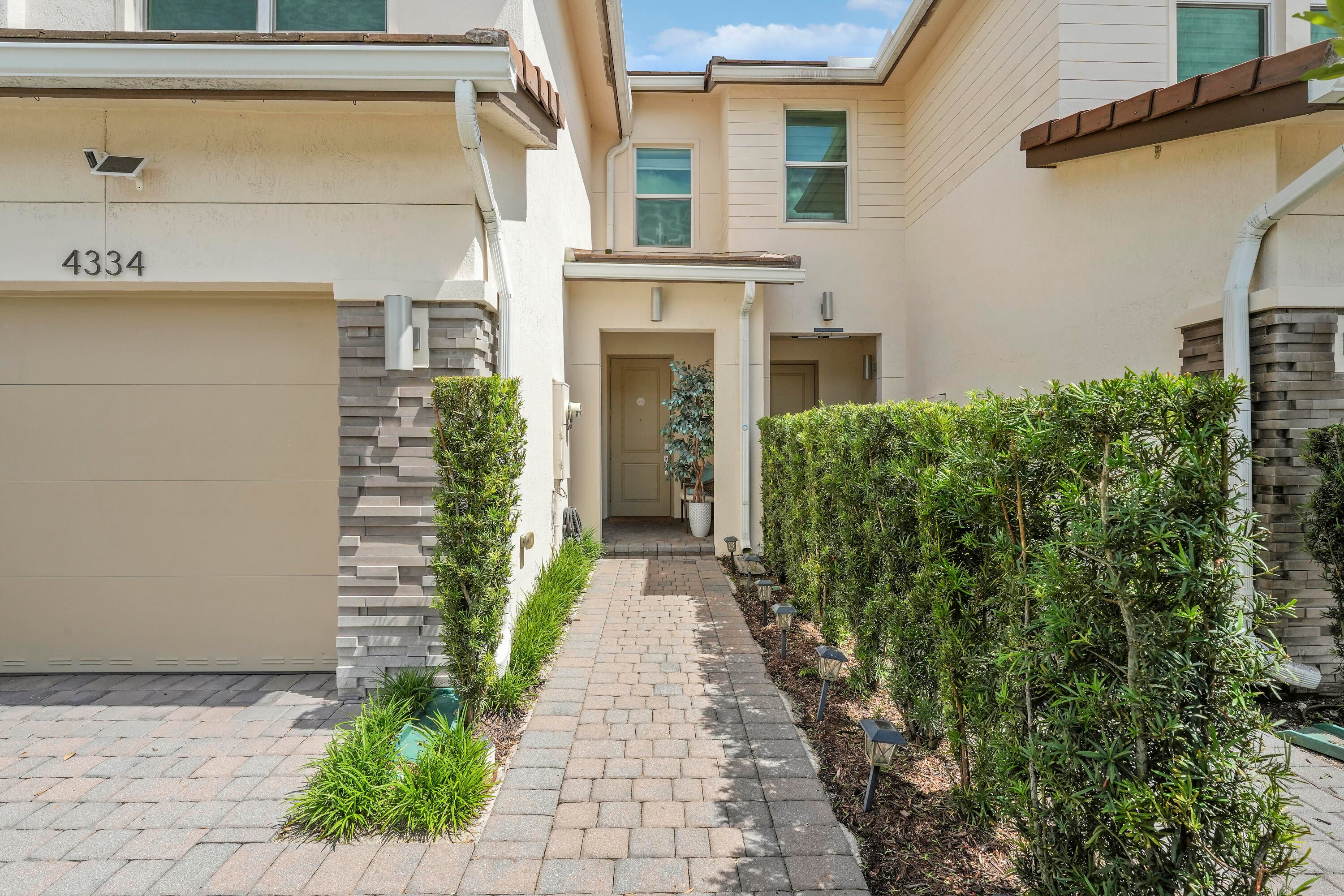 4334 Veleiros Avenue