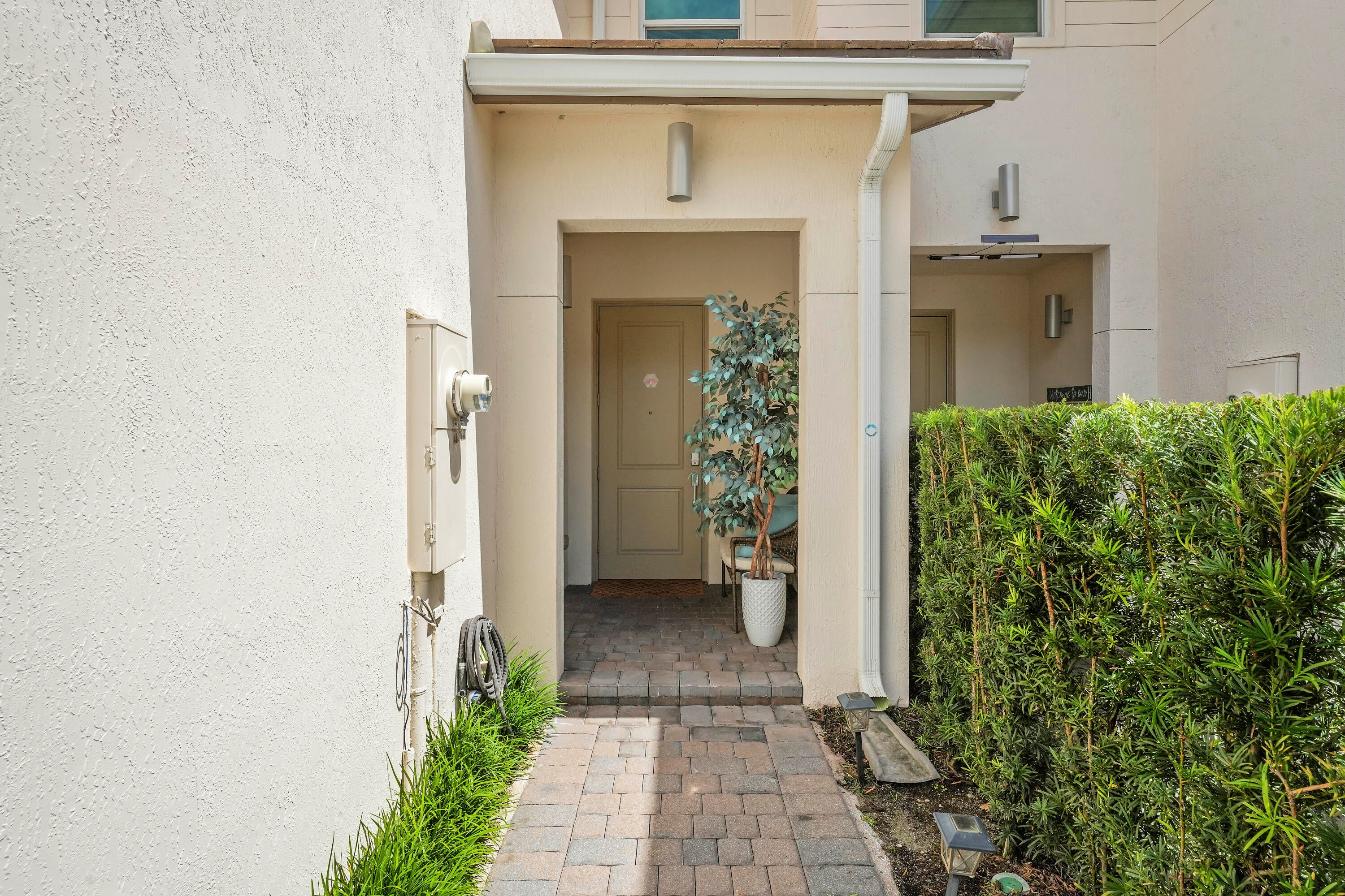 4334 Veleiros Avenue
