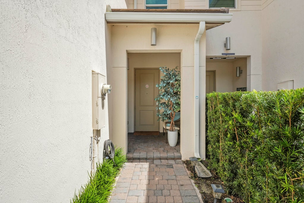 Photo of 4334 Veleiros Avenue, Deerfield Beach, FL 33064 (MLS # B26080388)