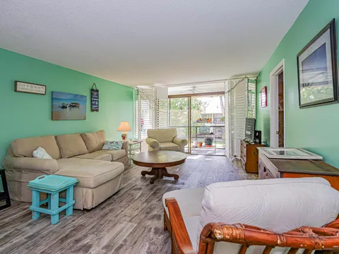 400 18th Street Unit H6, Vero Beach, FL MLS: R11075622