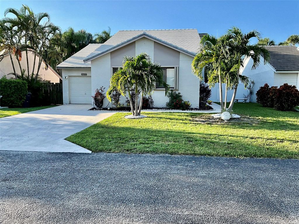 Photo of 5700 Strawberry Lakes Circle, Lake Worth, FL 33463 (MLS # F10450903)