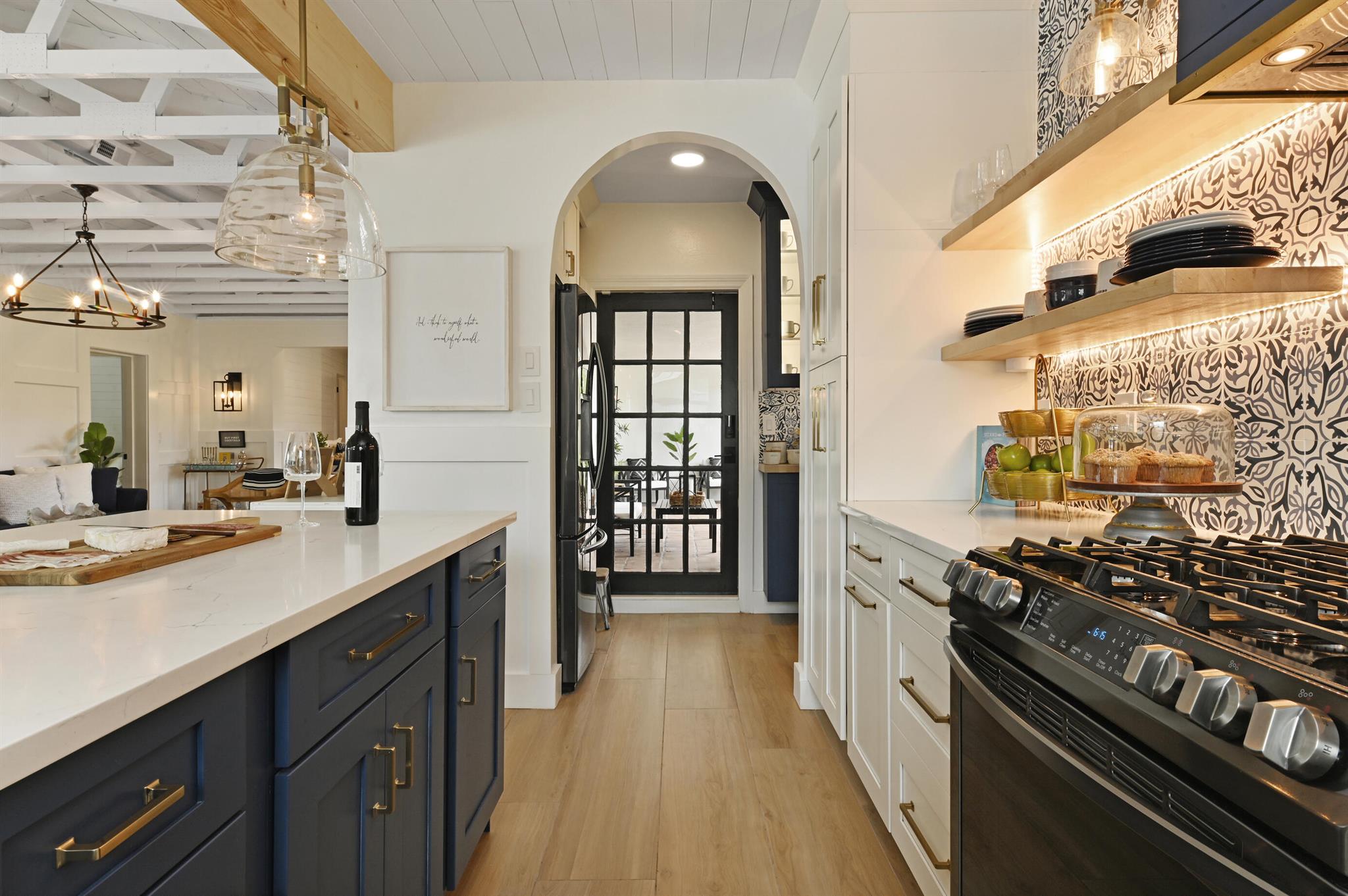 FOREST HILLS - Residential Lease