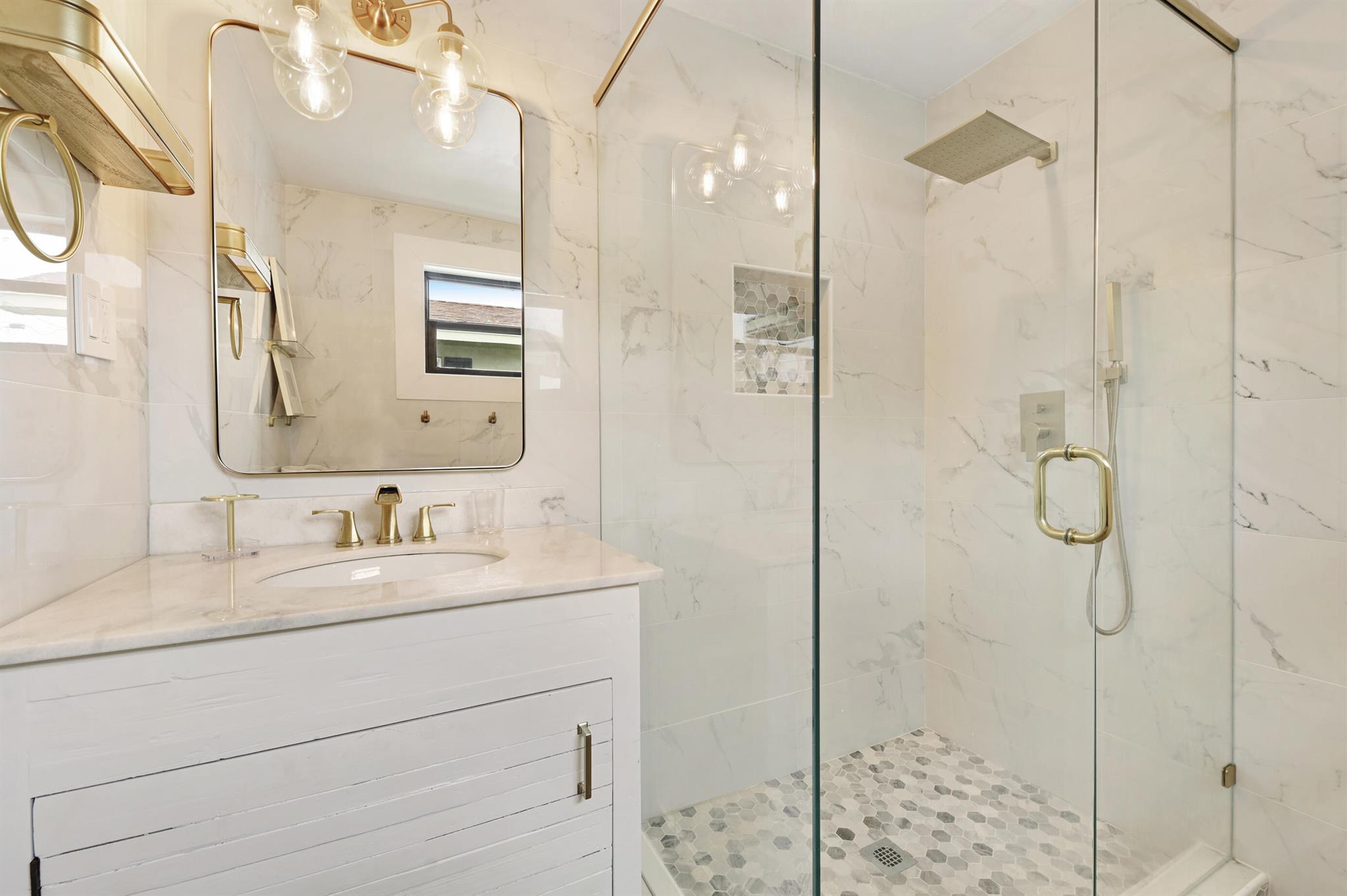 FOREST HILLS - Residential Lease