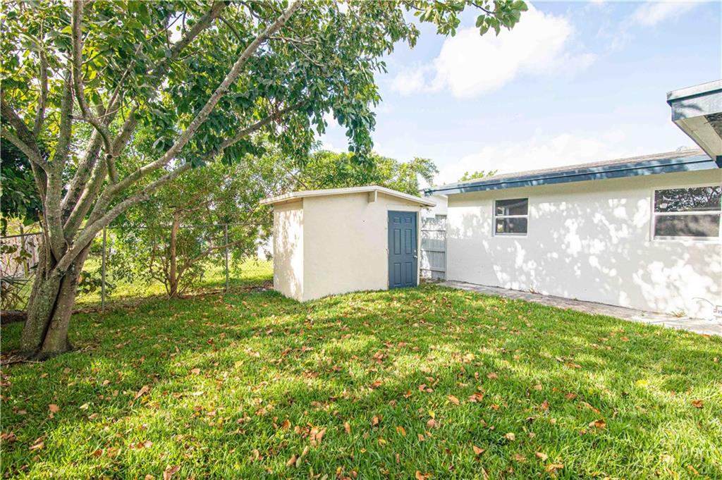 Melrose Manor 40-32 B - Residential