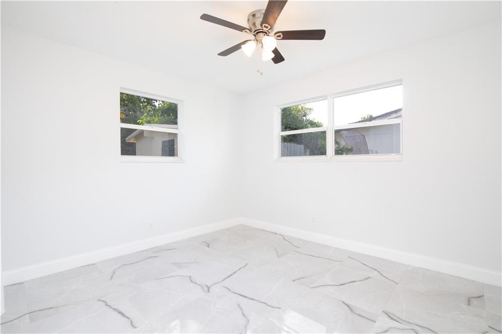 Melrose Manor 40-32 B - Residential