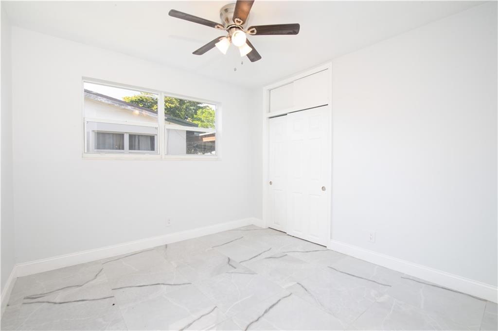 Melrose Manor 40-32 B - Residential