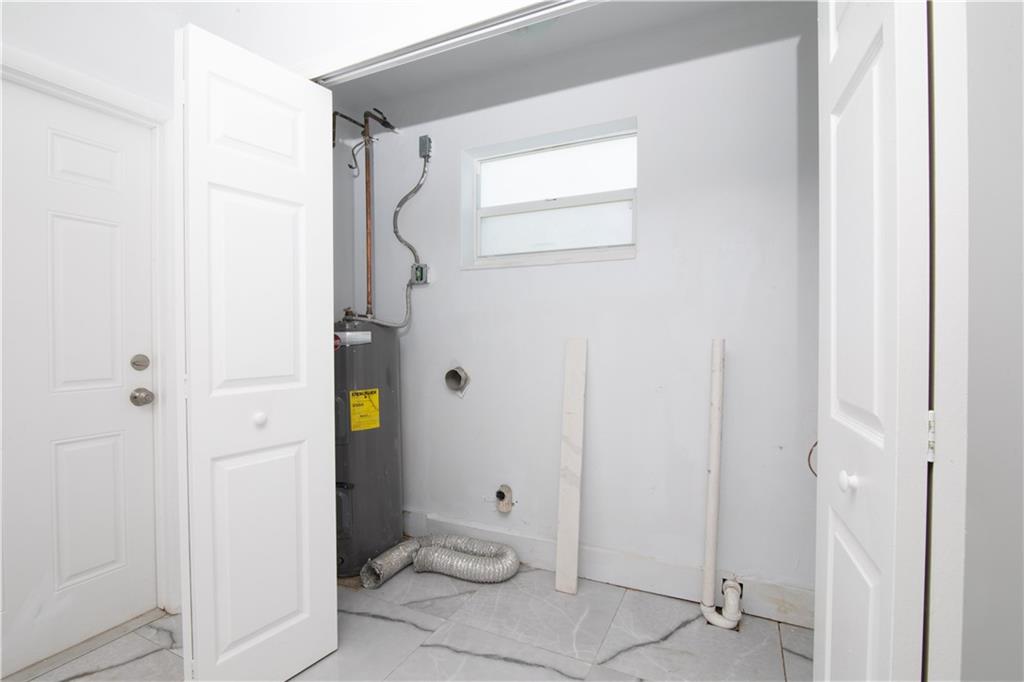 Melrose Manor 40-32 B - Residential