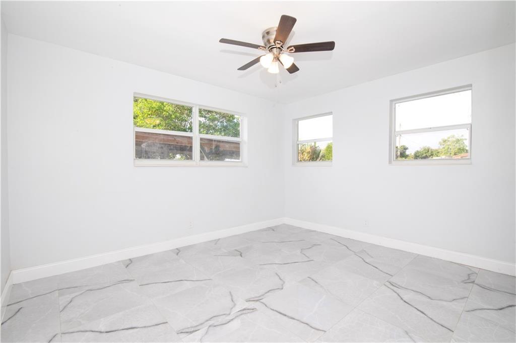 Melrose Manor 40-32 B - Residential