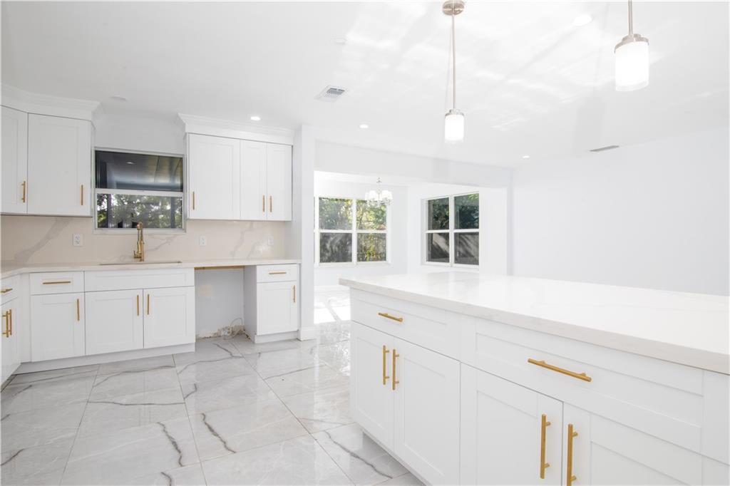 Melrose Manor 40-32 B - Residential