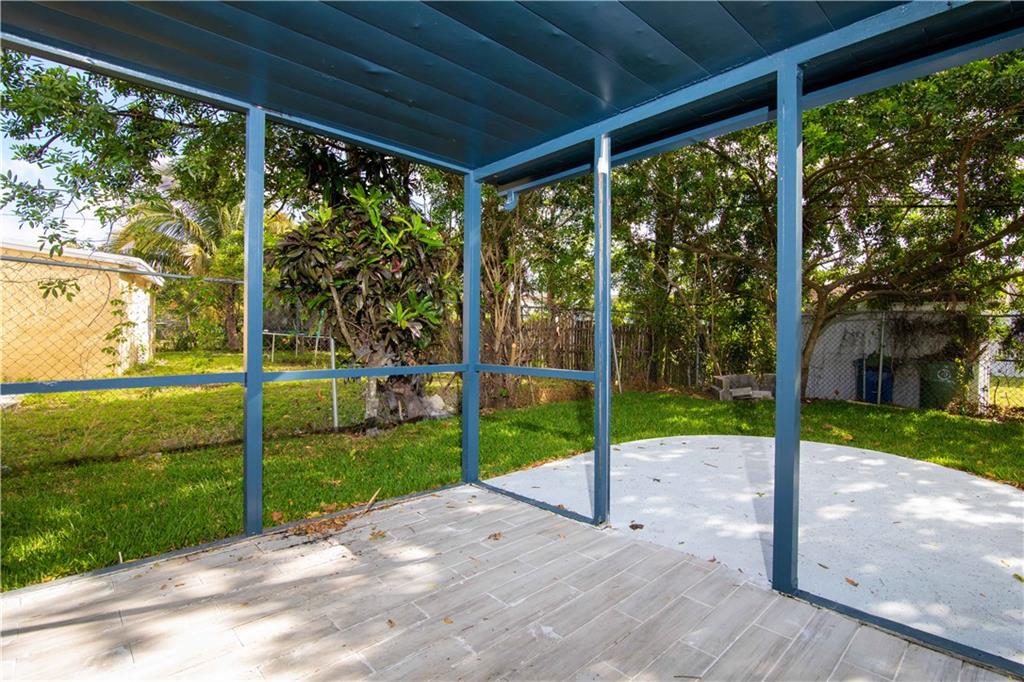 Melrose Manor 40-32 B - Residential