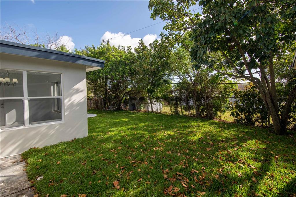 Melrose Manor 40-32 B - Residential