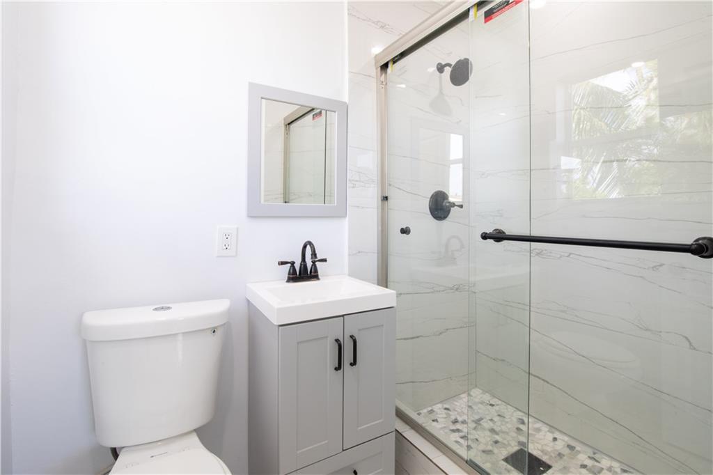 Melrose Manor 40-32 B - Residential