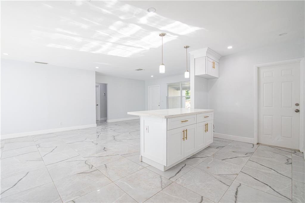 Melrose Manor 40-32 B - Residential