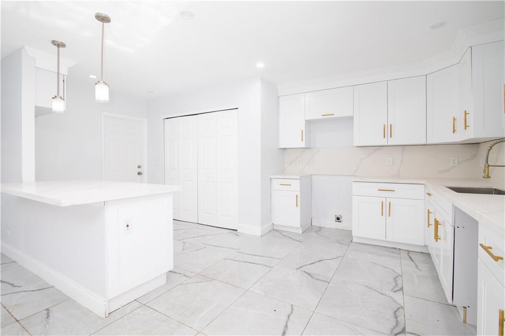 Melrose Manor 40-32 B - Residential