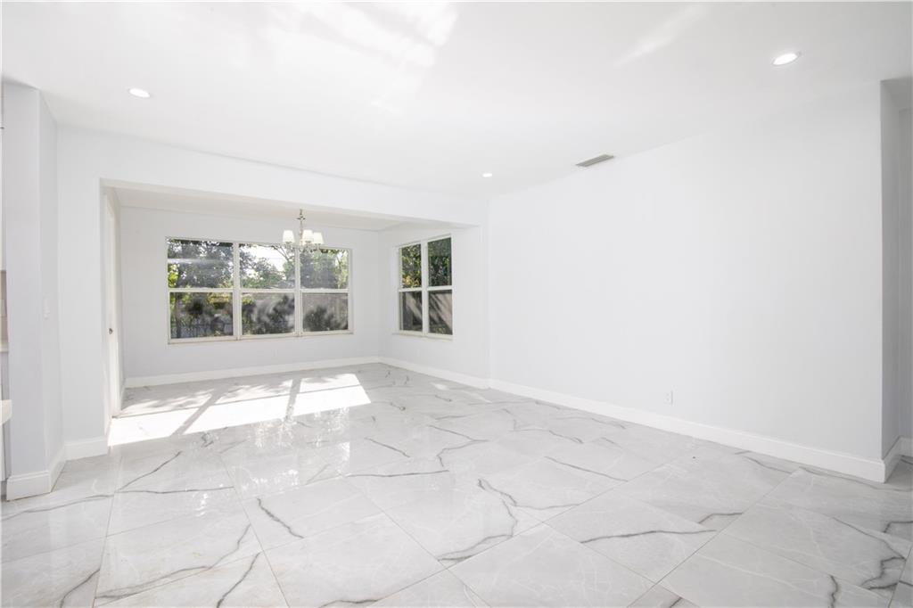 Melrose Manor 40-32 B - Residential