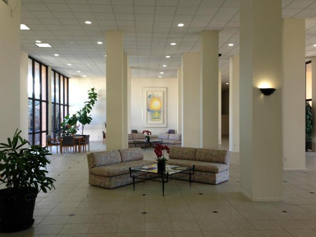 MAYFAIR LAKE - Residential