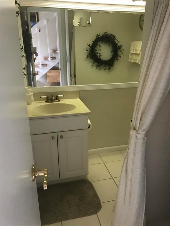 MAYFAIR LAKE - Residential