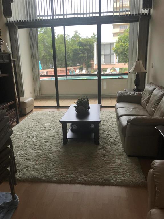 MAYFAIR LAKE - Residential