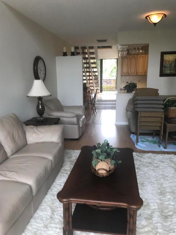 MAYFAIR LAKE - Residential