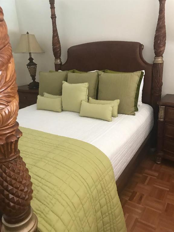 MAYFAIR LAKE - Residential